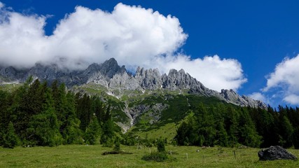 Fototapeta na wymiar Wanderung durch die Hochalpen, Gebirgswanderung, Alpen, Gebirge