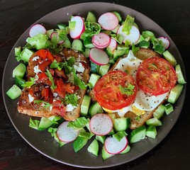 Brunch Salad with toast