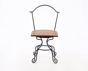 minimalist chairs that can be placed in a garden or in the living room, made of a combination of iron and used wood, adding to the impression of luxury and comfort.