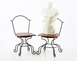 minimalist chairs that can be placed in a garden or in the living room, made of a combination of iron and used wood, adding to the impression of luxury and comfort.