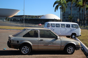 Carros abandonados em Brasília