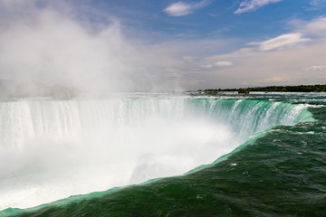 Fototapeta premium Niagara Falls Horseshoe Falls on a summer day 