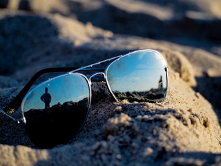 Odbicie człowieka w okularach © Adam