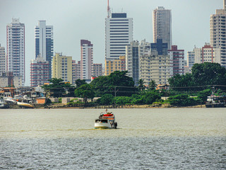 This river is my street
Mine and yours, mururé
Moon chest floor
Lay on the floor of the tide
This...
