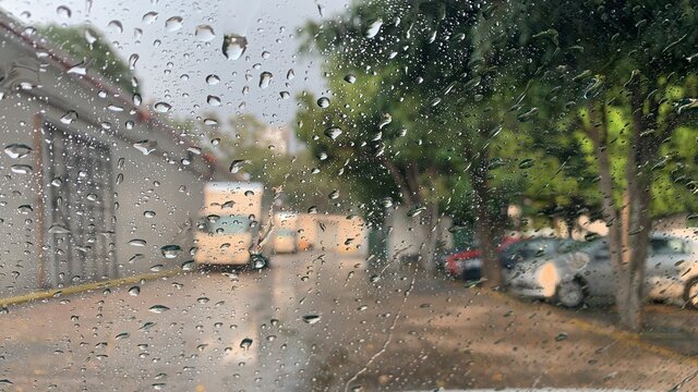 Lluvia por el parabrisas 