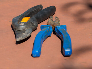 Old pruning shears and tongs. Old dirty grunge rusty gardening tools on dirty grunge metal...