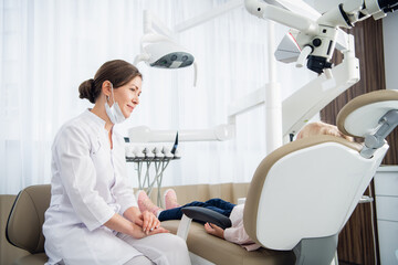 A small patient visiting a dentist for her dental checkup.