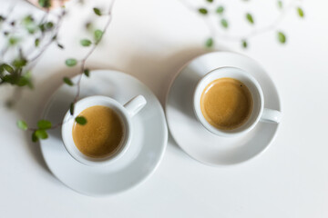 zwei Espresso mit schöner Crema