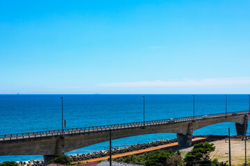 Fototapeta na wymiar (茨城県-風景)高台から見渡す高架橋と太平洋２