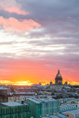 Naklejka premium Sunset citycape of Saint Petersburg with dome of Saint Isaac's cathedral