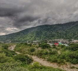 Hermoso paisaje de monta&ntilde;a 
naturaleza paisaje aterrizar agricultura aire libre panor&aacute;mico rustico campo entornos escena pintoresco sierra pes  del  angular paisaje libre naturaleza hermoso bello nube