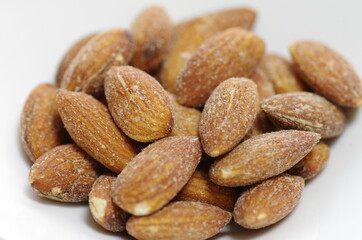 塩味アーモンド