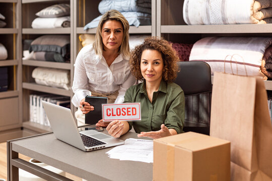 Mulheres de neg&oacute;cio em ambiente de trabalho.