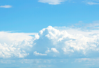 Fototapeta premium The sky is large, bright, beautiful and has white clouds.