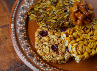 palanqueta de cacahuate pepita muégano barra de frutos secos dulce tradicional mexicano fruta con azúcar sabores deliciosos fiesta celebración familia colorido alegría postre apetitoso