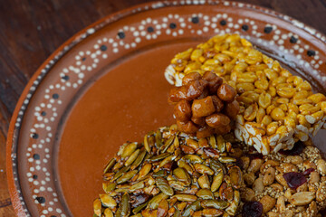 palanqueta de cacahuate y miel azúcar pepita muégano barra de frutos secos dulce tradicional mexicano fruta con azúcar sabores deliciosos fiesta celebración familia colorido alegría postre apetitoso