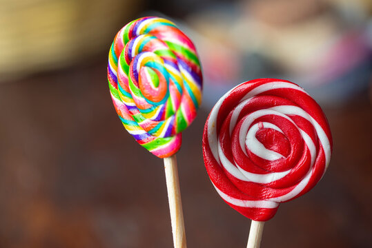 paletas de caramelo close up espiral colores tradicionales azucarada fiestas remolino festejo familia ni&ntilde;os infancia alegr&iacute;a