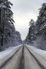 Fototapeta na wymiar narrow winter road