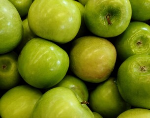Fototapeta na wymiar green apples