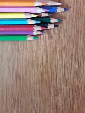 Arrangement of colored pencils on wooden background. copy space for text. back to school concept. rustic vintage concept