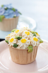 Beautiful flower cupcake for wedding, Daisy