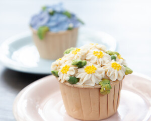 Beautiful flower cupcake for wedding, Daisy