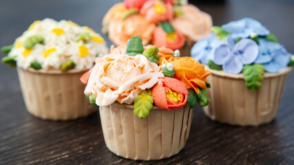 Beautiful flower cupcake for wedding