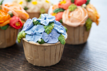 Beautiful flower cupcake for wedding