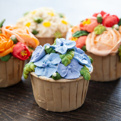 Beautiful flower cupcake for wedding