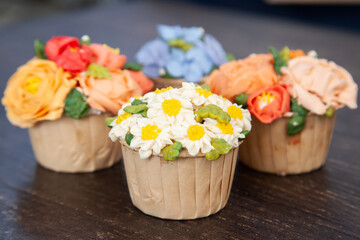 Beautiful flower cupcake for wedding
