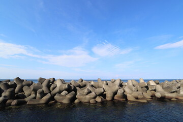 空と海とテトラポッド