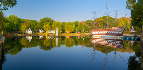 Fototapeta premium Hubei Wuhan East Lake Scenic Area Late Autumn Scenery