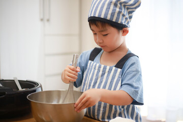 料理する男の子