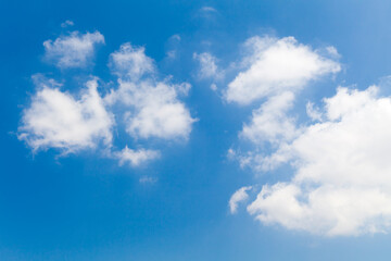 Obraz premium Blue sky with cumulus clouds at daytime