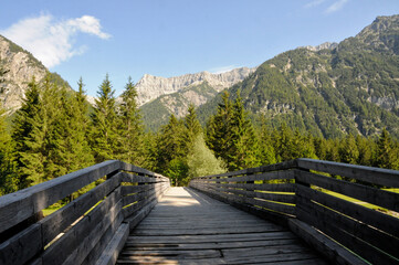 Die Brücke zwischen Plansee und Heiterwanger See