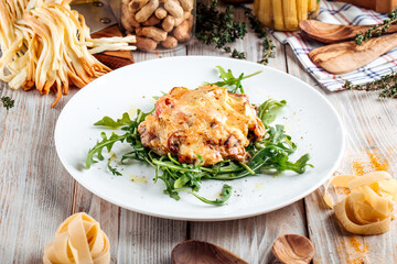 Julienne under the cheese with arugula 