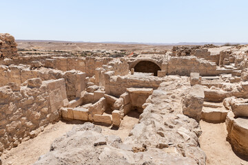Obraz premium Shivta - a national park in southern Israel, includes the ruins of an ancient Nabatean city in the northern Negev.
