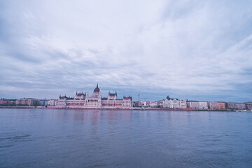 Naklejka premium The Hungarian Parliament Building on the bank of the Danube in Budapestю