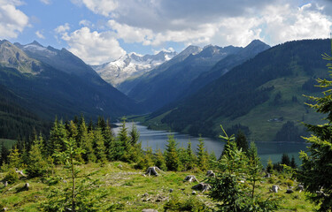 Fototapeta na wymiar blick auf die Zillertaler Alpen