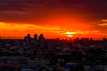 Fototapeta premium Blurred abstract background view of the night sky, ambience surrounded by condominiums and street lighting, dispersion of accommodation in the capital.