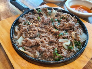 bulgogi : beef stew with vegetables