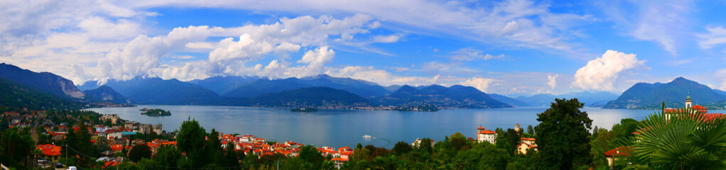 Stresa, Italien: Seepanorama des Lago Maggiore