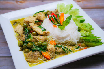 Green curry with chicken and rice noodles