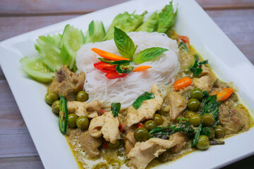 Green curry with chicken and rice noodles