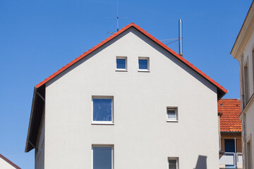 Weisses helles Wohnhaus, Seitenansicht, Hannover, Deutschland