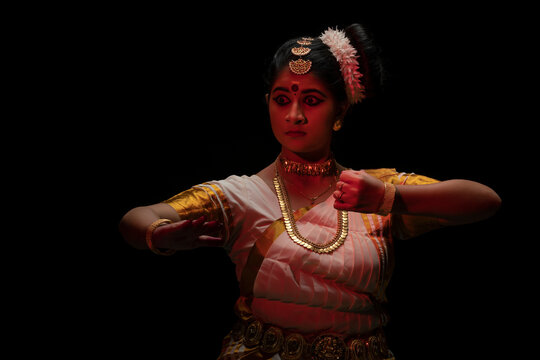 Mohiniattam dancer performing veer rasa
