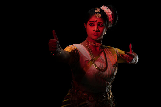 Mohiniattam dancer performing veer rasa
