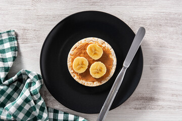 Puffed rice cake with banana and peanut butter