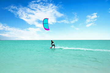 Kite surfing at Palm Beach on Aruba island in the Caribbean Sea - obrazy, fototapety, plakaty