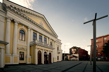 Fototapeta premium Kharkiv, Rymarskaya, filarmony, Kuzma Skryabin, late august 